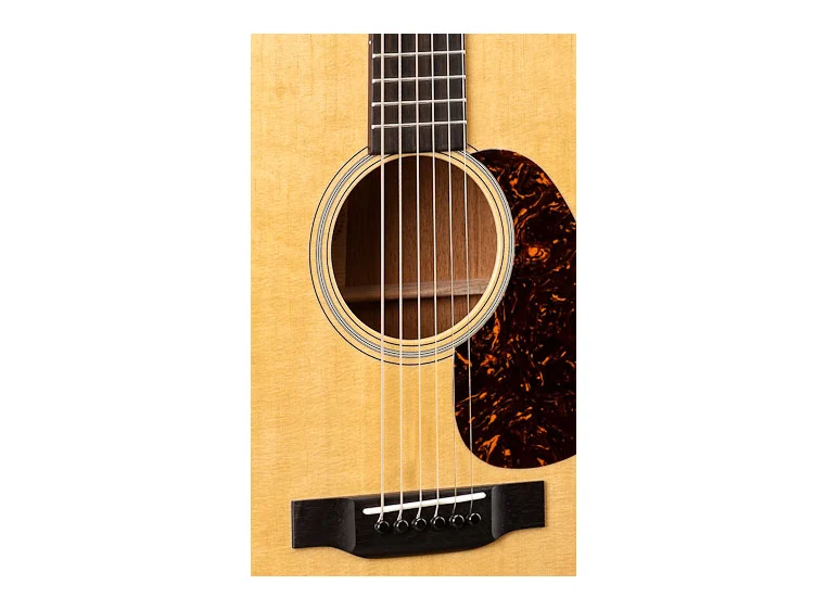 Martin D18 